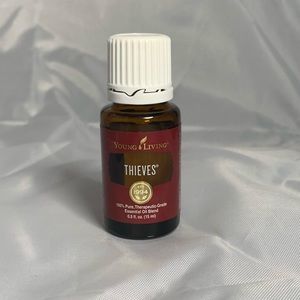 Thieves Essential Oil (15ml)